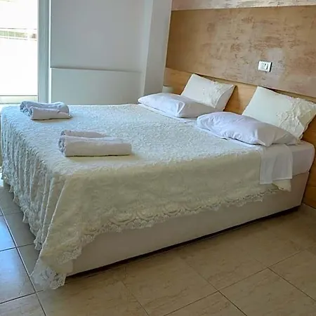 Marie Hotel 2*